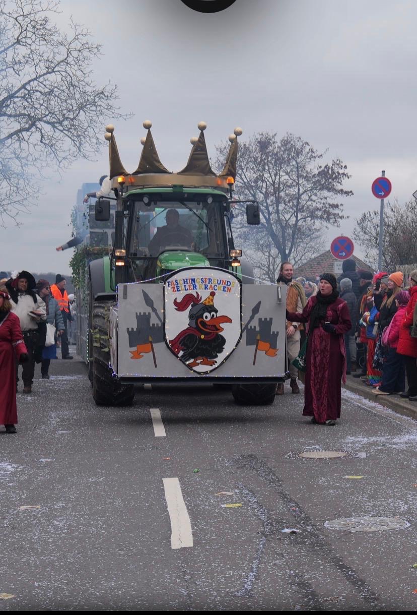 Die Ritter-Kracke führt den Zug an